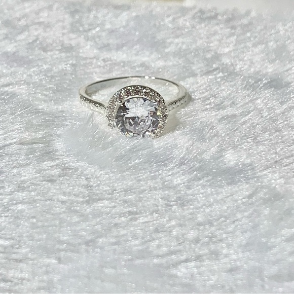 Silver toned crystal halo ring sized 9 NWT - Picture 3 of 10